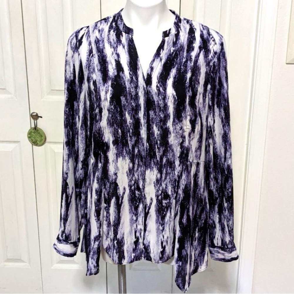 NWOT Simply Vera Wang Purple & White Abstract Motif Button Up Blouse
